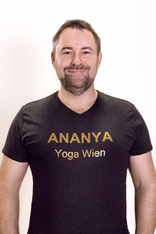 Porträt von Mag. Roland Pöschl von Ananya Yoga Academy Wien