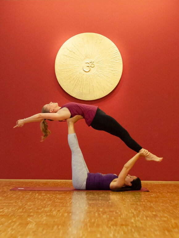 Yoga im Studio Ananya Academy: Asana für Partneryoga